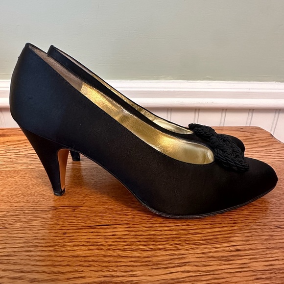 Vintage Ferragamo Heels - Picture 3 of 10